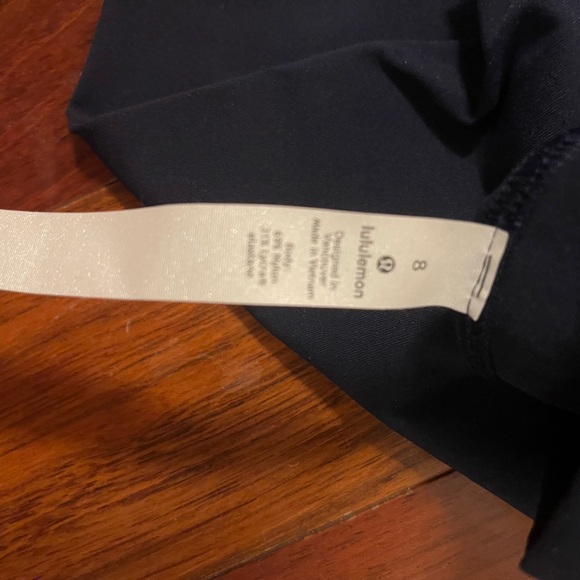 Size 8 navy wunder unders (no longer sold) leggings - Picture 2 of 2